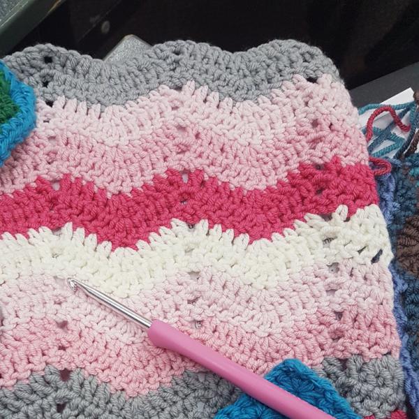 crochet ripple blanket in learn to crochet class at Handzon