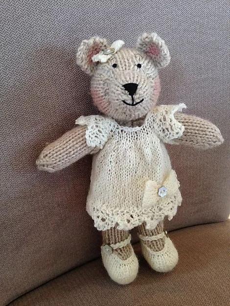 Lacey Bear Knitting Kit